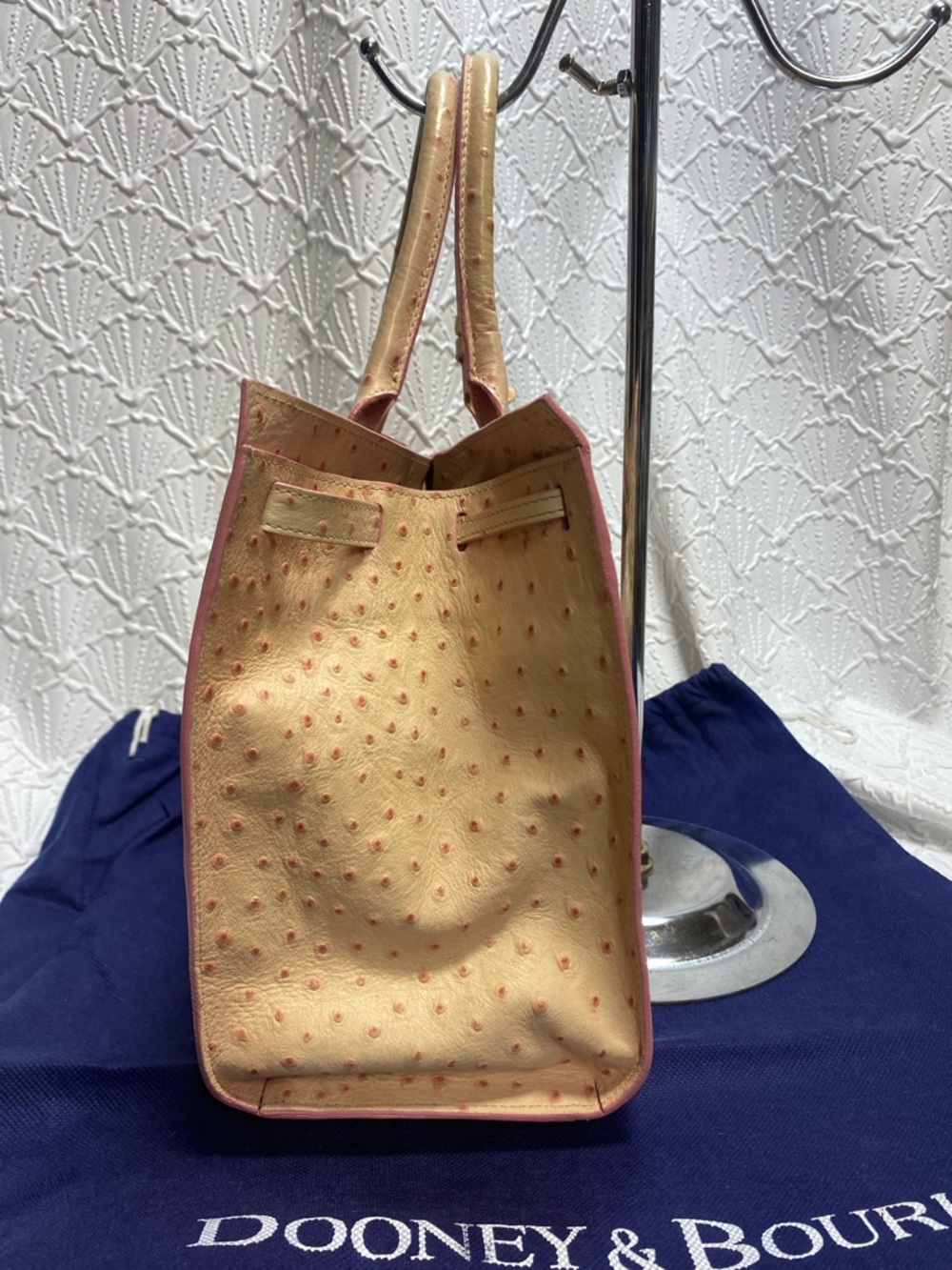 Dooney & Bourke Peach/Coral Ostrich-Texture Tote with Pink Trim Leather Vintage - Picture 4 of 17
